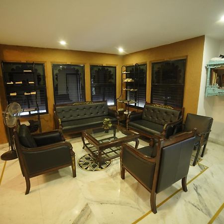 Hotel Udai Niwas By The Lake Ουνταϊπούρ Εξωτερικό φωτογραφία