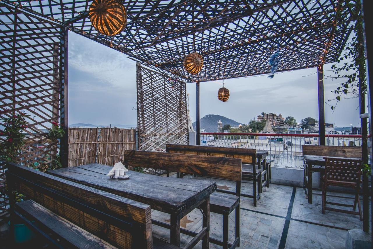 Hotel Udai Niwas By The Lake Ουνταϊπούρ Εξωτερικό φωτογραφία
