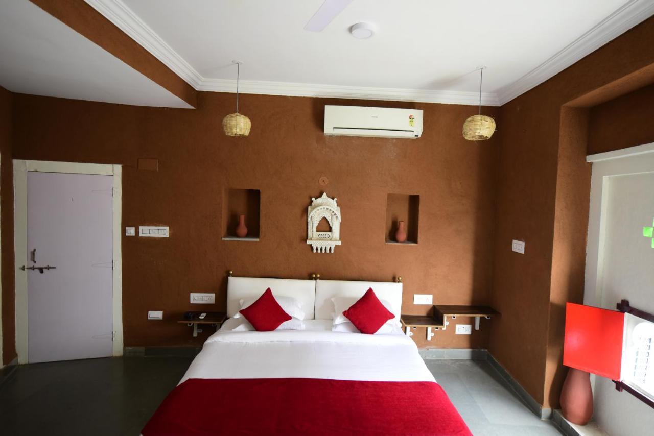 Hotel Udai Niwas By The Lake Ουνταϊπούρ Εξωτερικό φωτογραφία