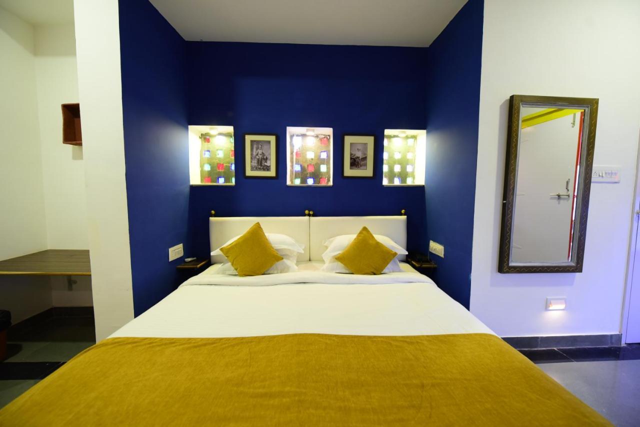 Hotel Udai Niwas By The Lake Ουνταϊπούρ Εξωτερικό φωτογραφία