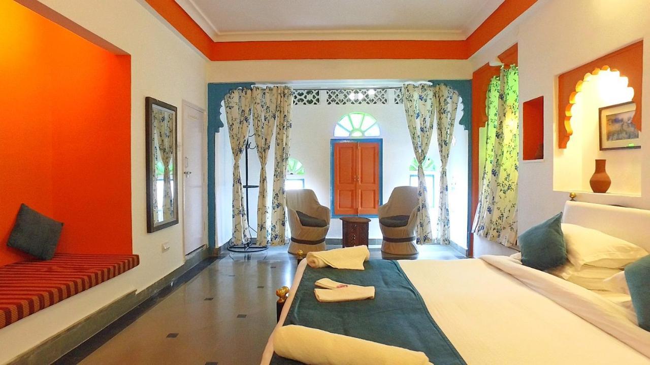 Hotel Udai Niwas By The Lake Ουνταϊπούρ Εξωτερικό φωτογραφία