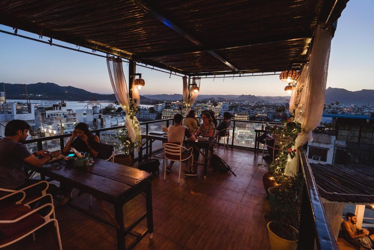 Hotel Udai Niwas By The Lake Ουνταϊπούρ Εξωτερικό φωτογραφία