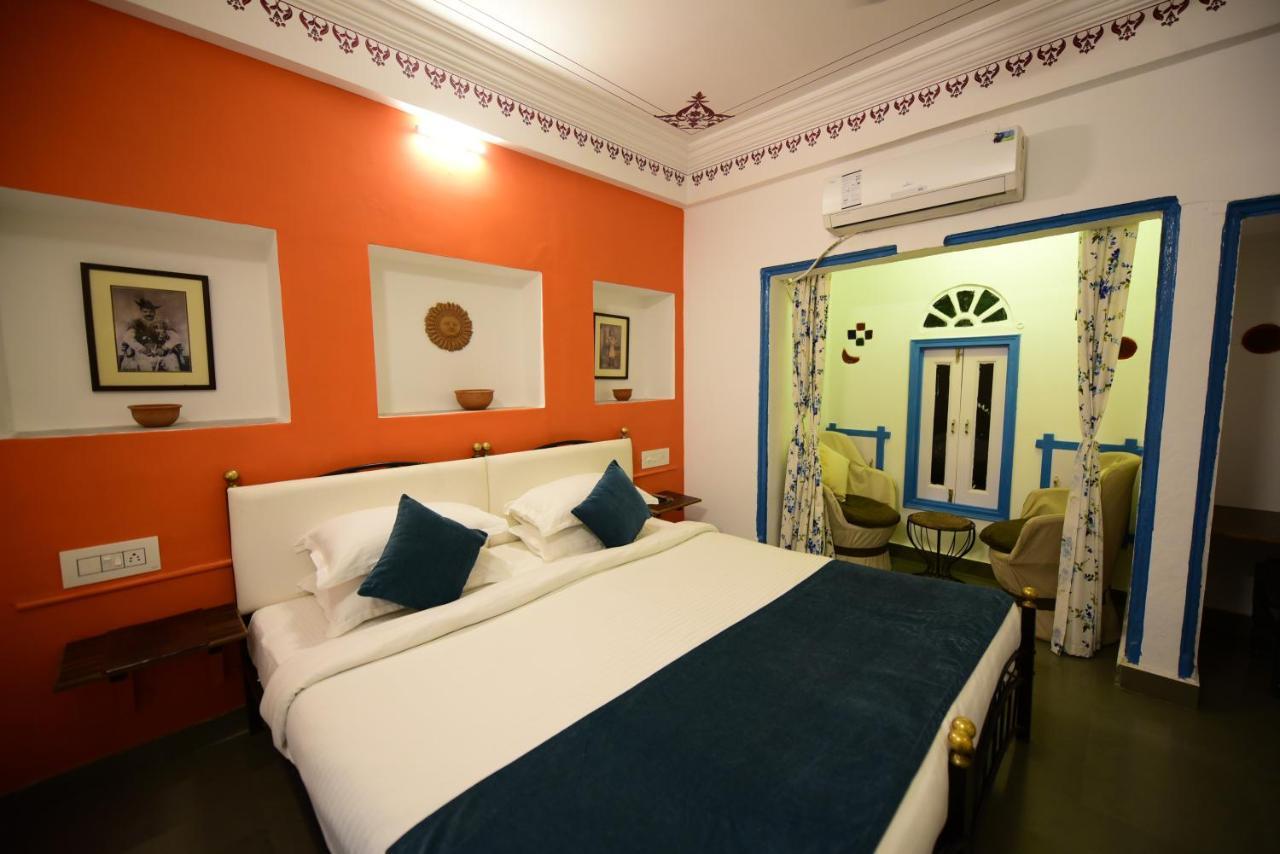 Hotel Udai Niwas By The Lake Ουνταϊπούρ Εξωτερικό φωτογραφία