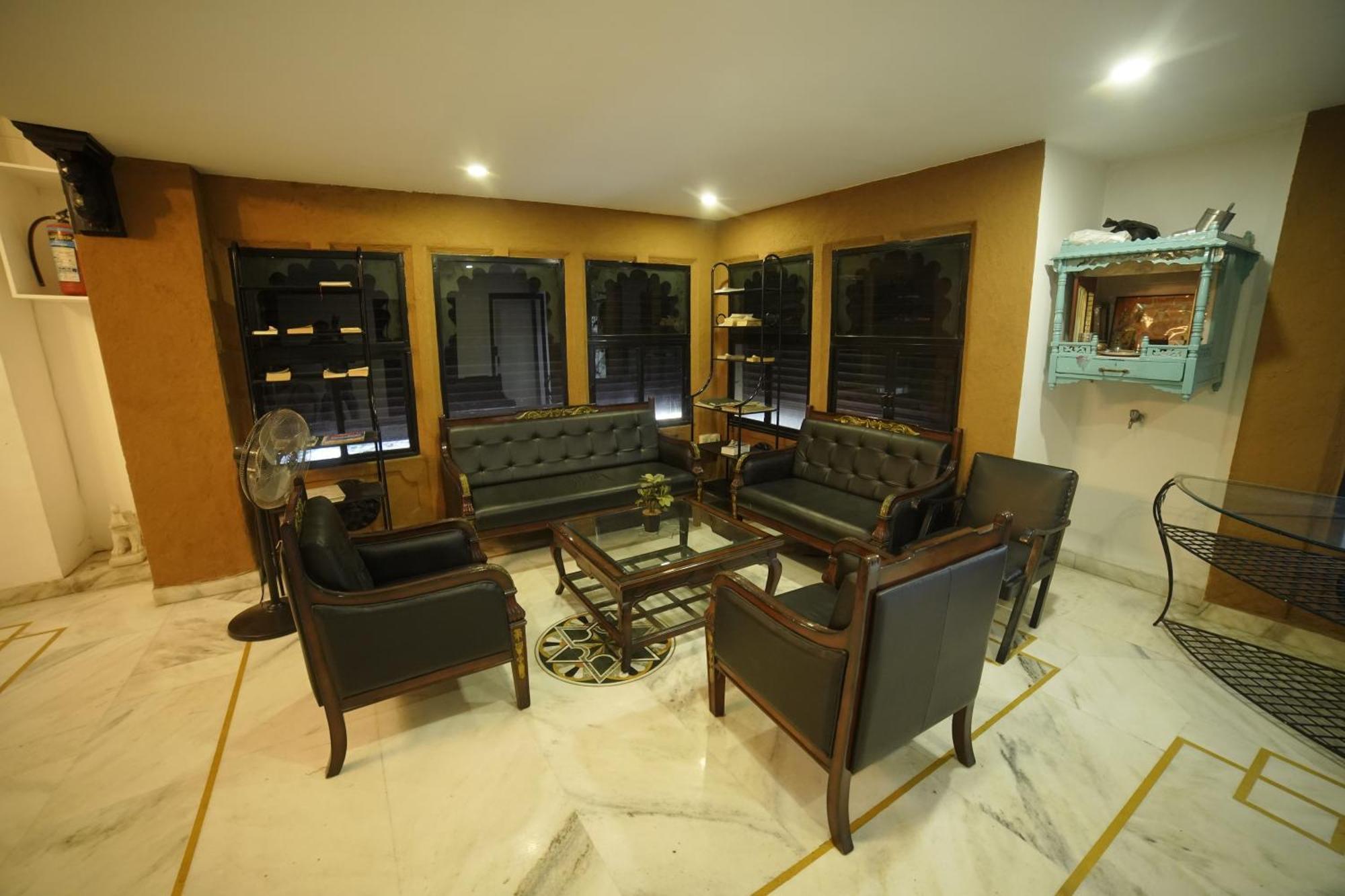 Hotel Udai Niwas By The Lake Ουνταϊπούρ Εξωτερικό φωτογραφία
