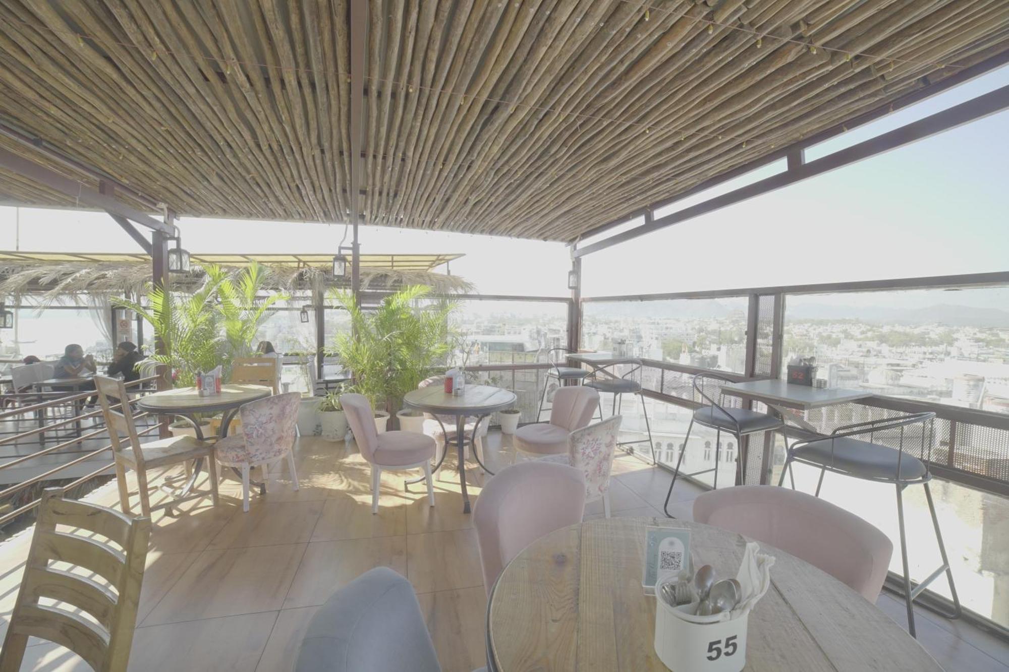 Hotel Udai Niwas By The Lake Ουνταϊπούρ Εξωτερικό φωτογραφία