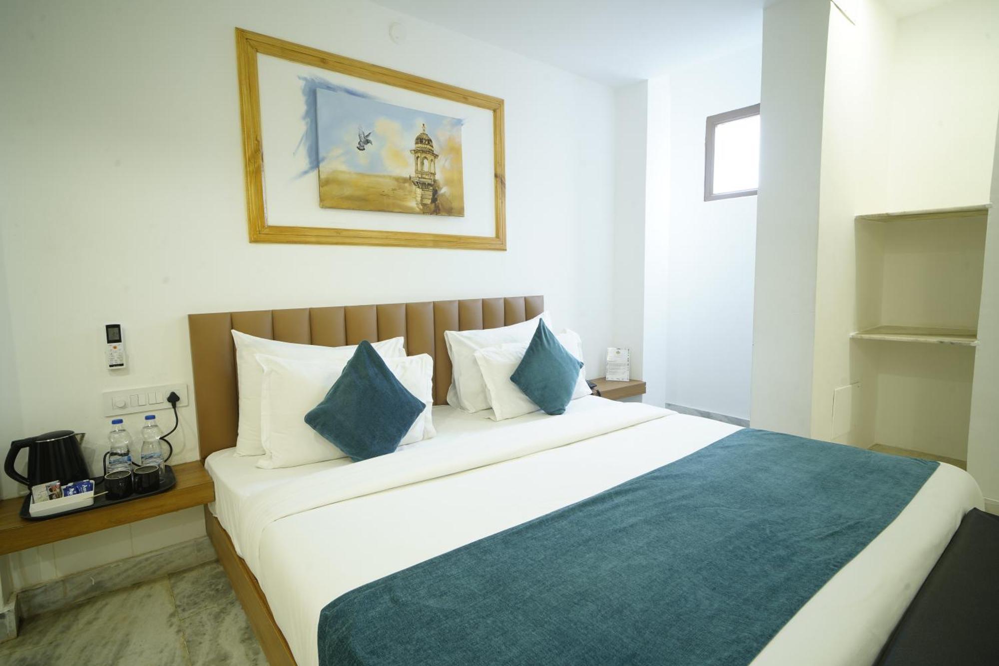 Hotel Udai Niwas By The Lake Ουνταϊπούρ Εξωτερικό φωτογραφία