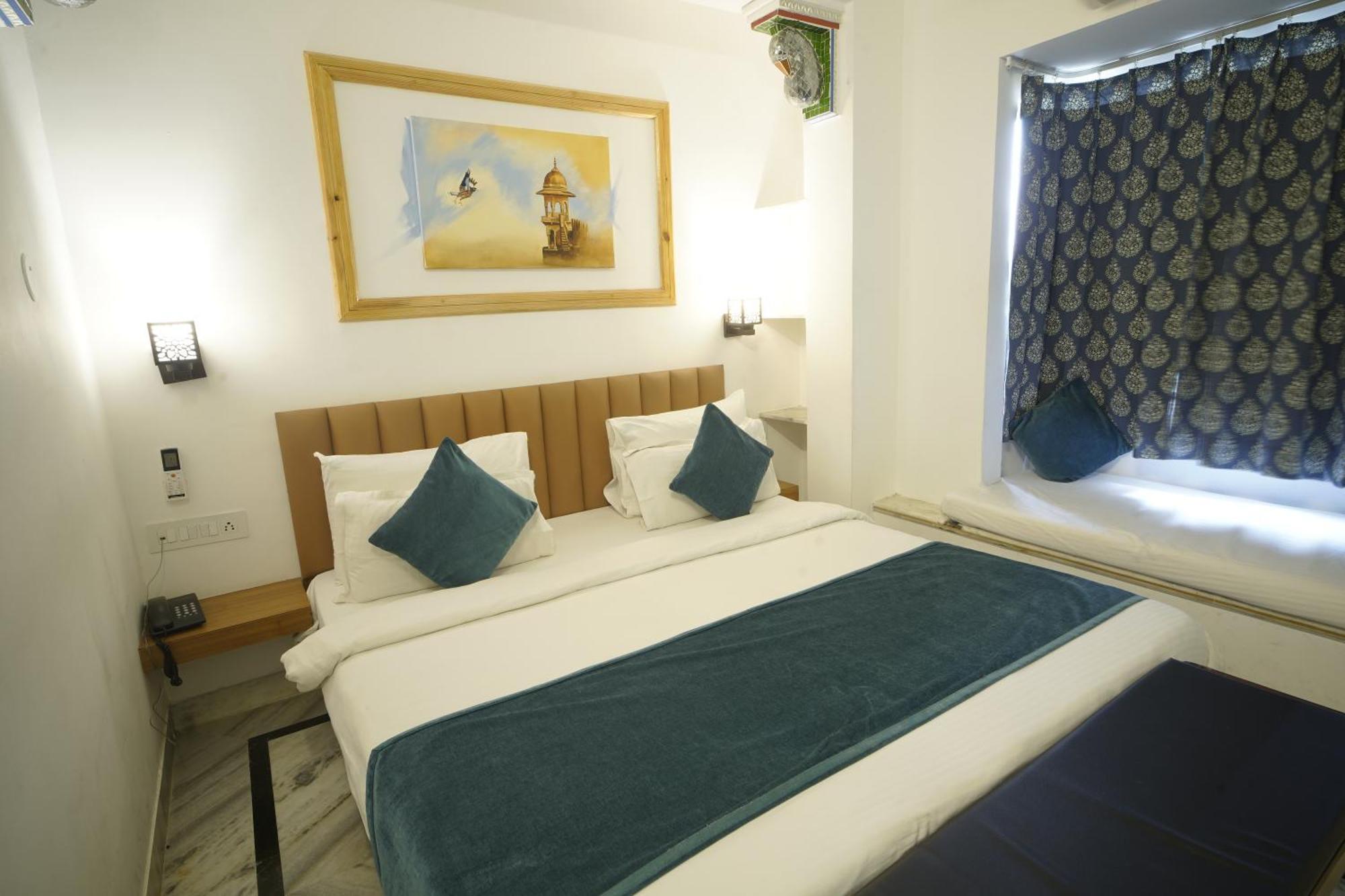Hotel Udai Niwas By The Lake Ουνταϊπούρ Εξωτερικό φωτογραφία