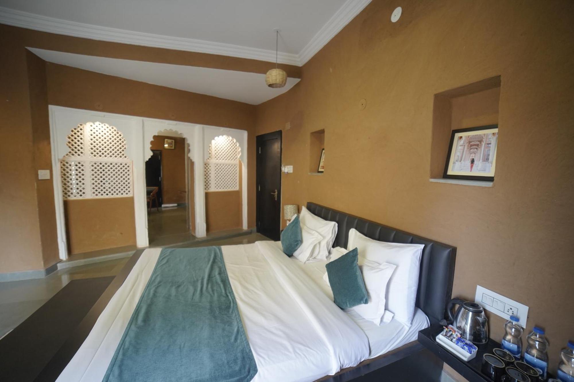 Hotel Udai Niwas By The Lake Ουνταϊπούρ Εξωτερικό φωτογραφία