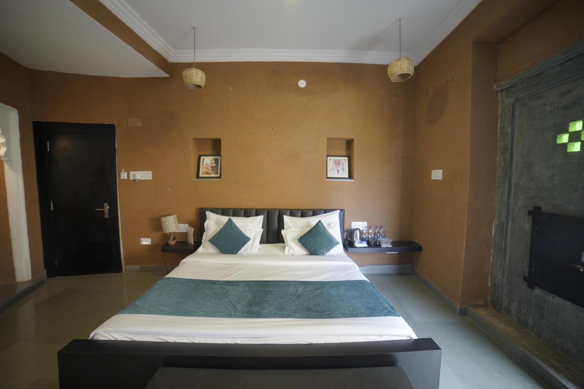 Hotel Udai Niwas By The Lake Ουνταϊπούρ Εξωτερικό φωτογραφία