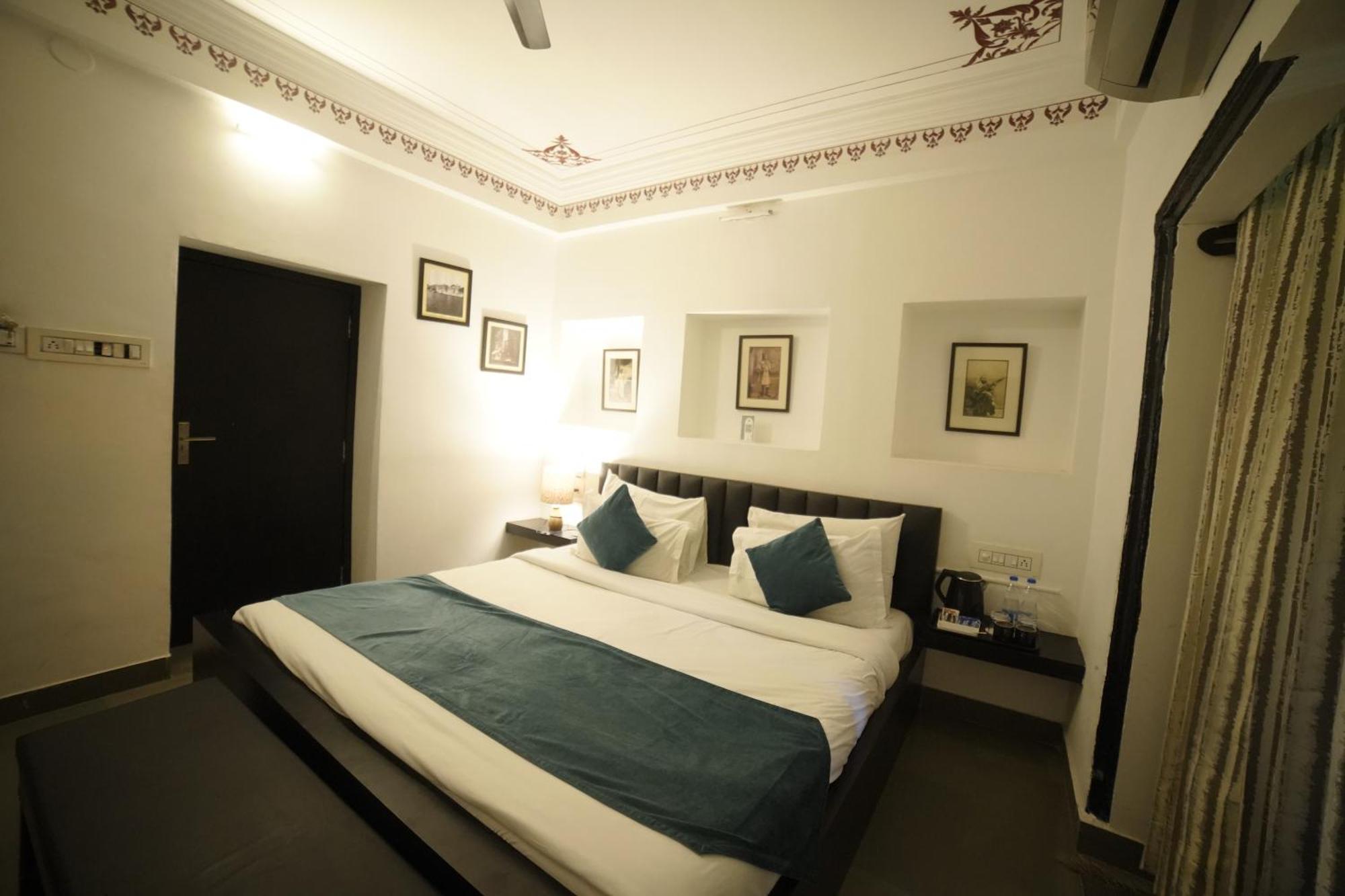 Hotel Udai Niwas By The Lake Ουνταϊπούρ Εξωτερικό φωτογραφία