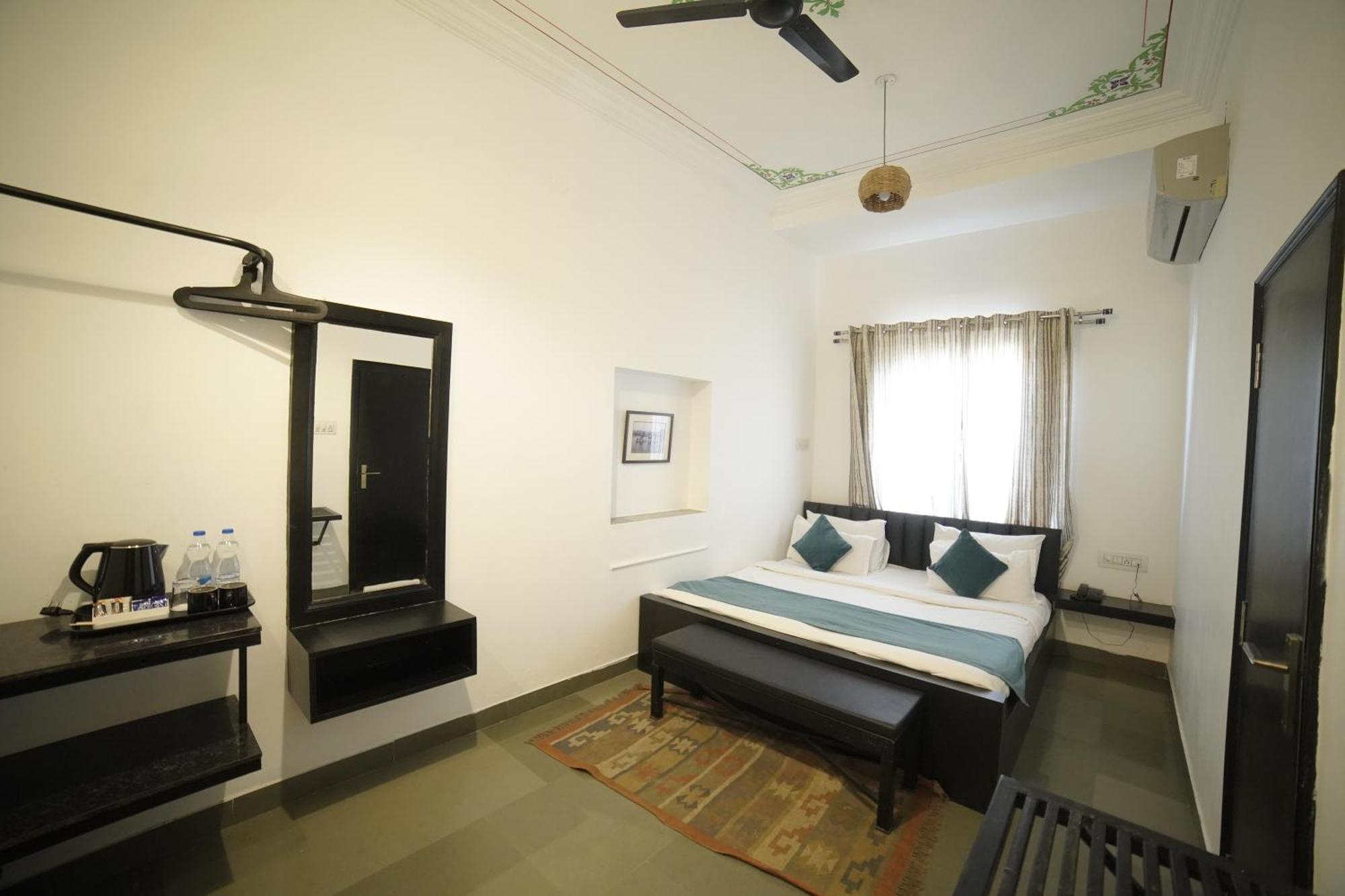 Hotel Udai Niwas By The Lake Ουνταϊπούρ Εξωτερικό φωτογραφία