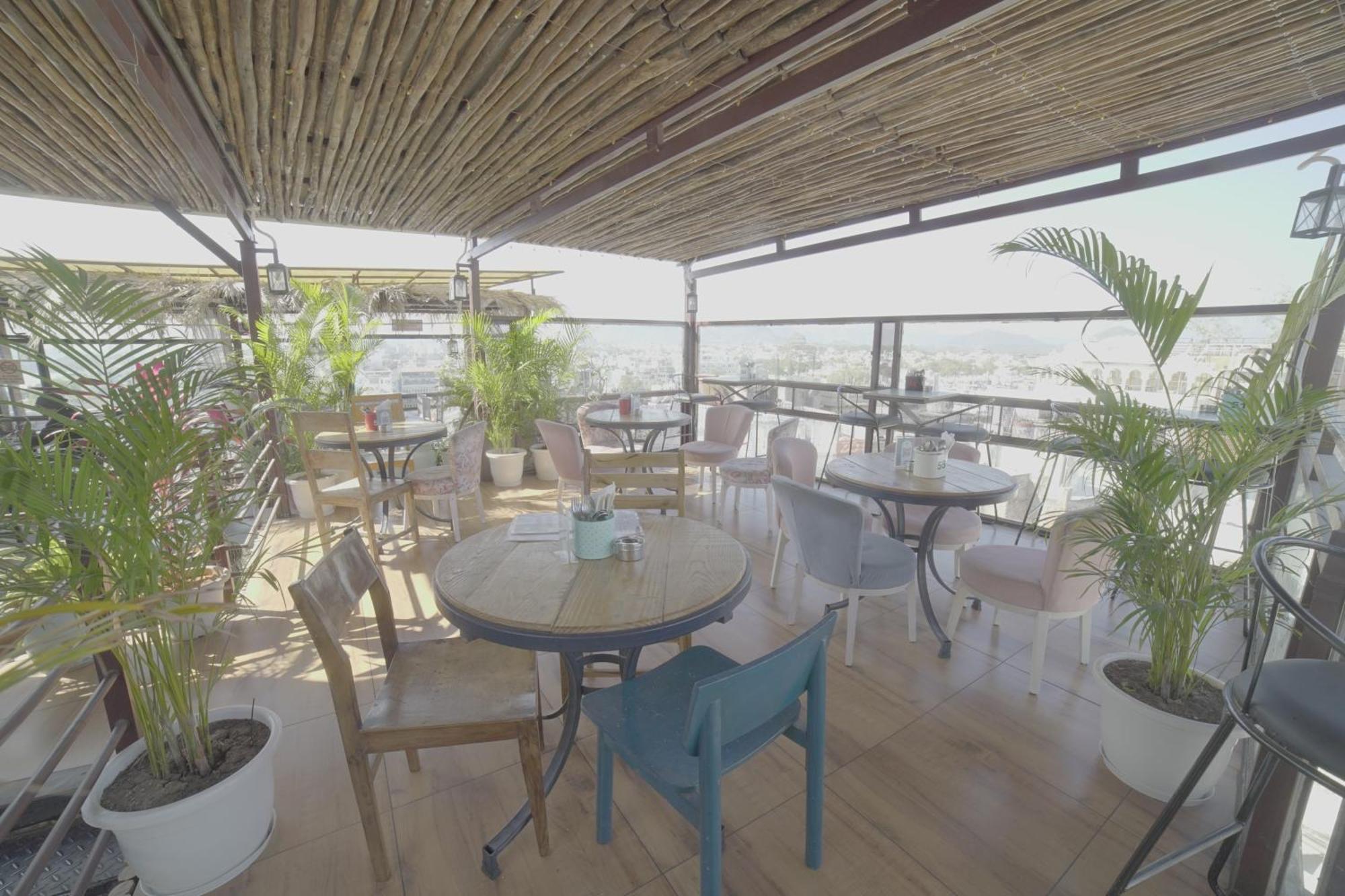 Hotel Udai Niwas By The Lake Ουνταϊπούρ Εξωτερικό φωτογραφία