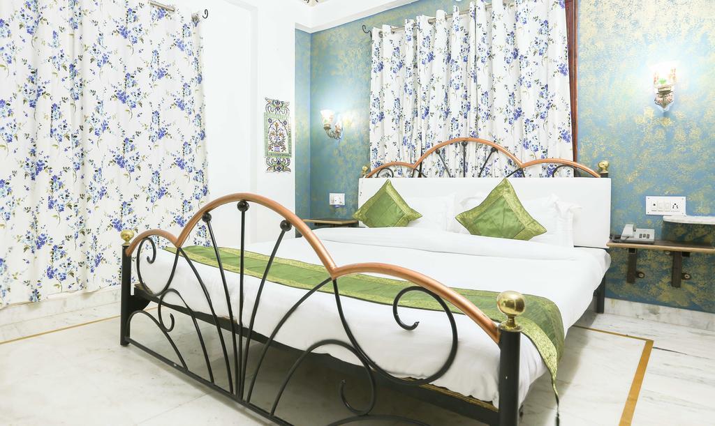 Hotel Udai Niwas By The Lake Ουνταϊπούρ Εξωτερικό φωτογραφία