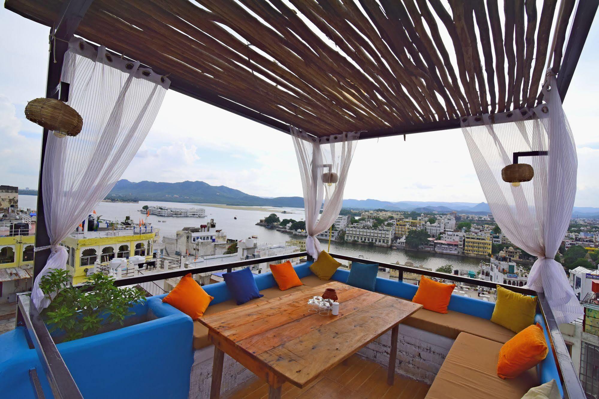 Hotel Udai Niwas By The Lake Ουνταϊπούρ Εξωτερικό φωτογραφία